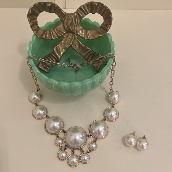 🎯CLEARANCE LAST CHANCE Multi-Tiered Faux Pearl Necklace and Earrings - Picture 2 of 6